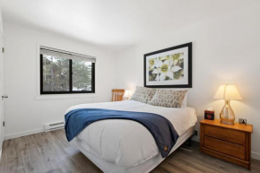 Redpine Peaks Condo Mins to Ski Canyons Resort, Hot tub, Golf, Walk to Lifts!
